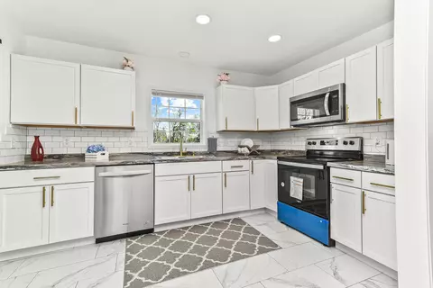 Kitchen - 1436 W Poplar St, Springfield, MO 65802 photo 3 of 6