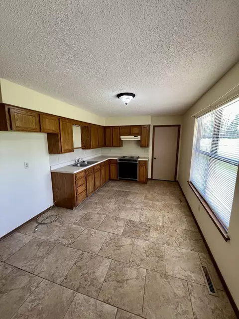 1102 E Parkview St, Ozark, MO 65721 photo 9