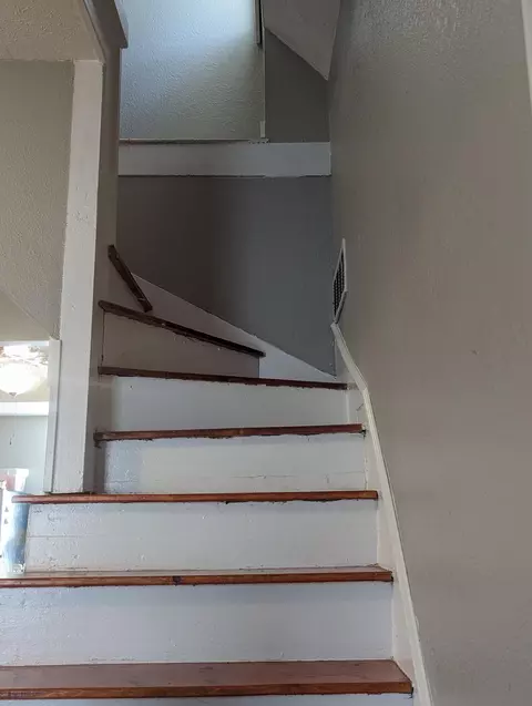 Entry Way - 2030 W Atlantic St, Springfield, MO 65803 photo 2 of 3