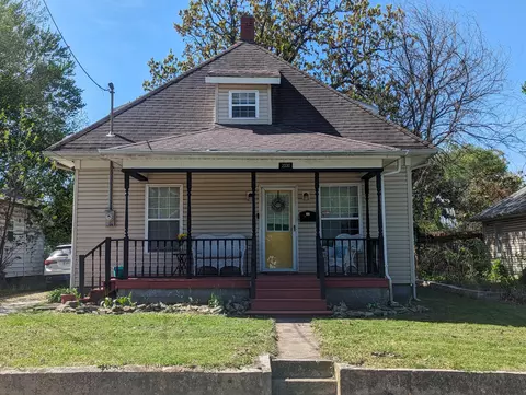 Exterior - 2030 W Atlantic St, Springfield, MO 65803 photo 3 of 14