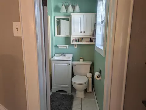 Bath - 2030 W Atlantic St, Springfield, MO 65803 photo 1 of 2