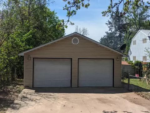 Exterior - 2030 W Atlantic St, Springfield, MO 65803 photo 6 of 14