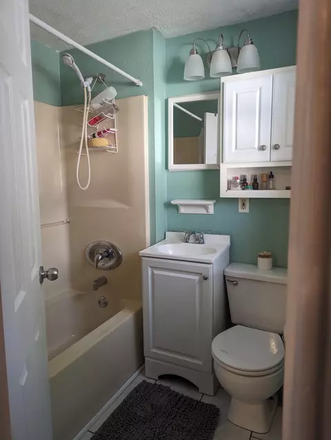 Bath - 2030 W Atlantic St, Springfield, MO 65803 photo 2 of 2