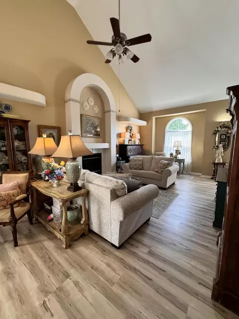 Living - 1313 W School St, Ozark, MO 65721 photo 3 of 4