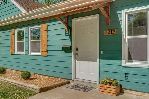 1217 S Willow Ln, Springfield, MO 65804