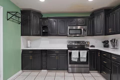 Kitchen - 1006 E Waterford Blvd, Ozark, MO 65721 photo 5 of 7