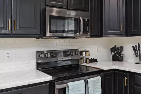 Kitchen - 1006 E Waterford Blvd, Ozark, MO 65721 photo 4 of 7