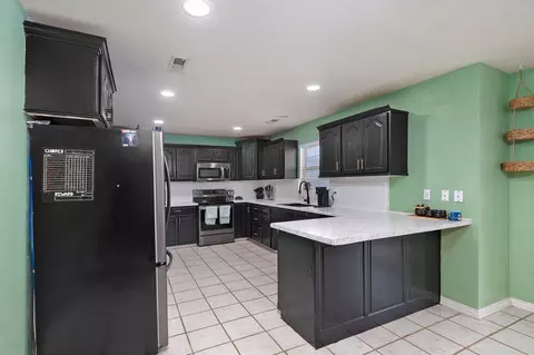 Kitchen - 1006 E Waterford Blvd, Ozark, MO 65721 photo 2 of 7