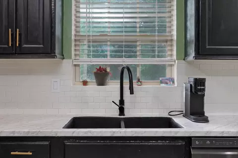 Kitchen - 1006 E Waterford Blvd, Ozark, MO 65721 photo 3 of 7