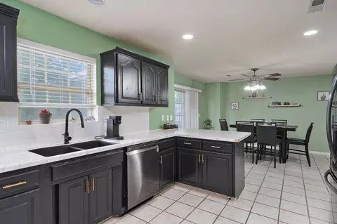Kitchen - 1006 E Waterford Blvd, Ozark, MO 65721 photo 6 of 7