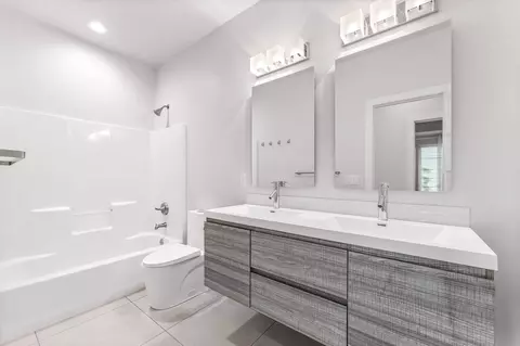 Bath - 2811 S 14th Ave, Ozark, MO 65721 photo 3 of 3