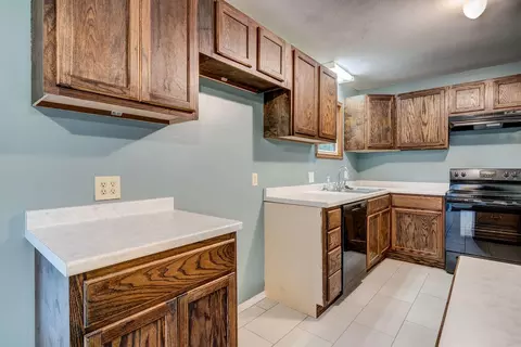 2223 N Clifton Ave, Springfield, MO 65803 photo 8