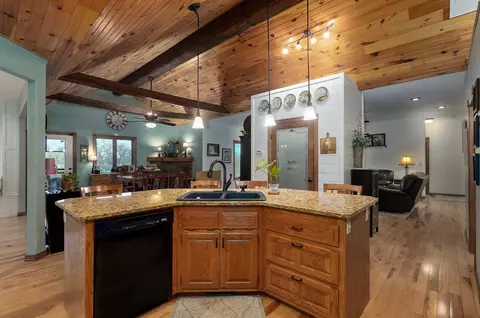 Kitchen - 5544 N Willow Rd, Ozark, MO 65721 photo 2 of 5