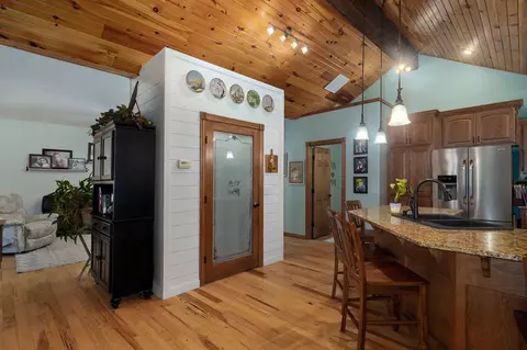 Kitchen - 5544 N Willow Rd, Ozark, MO 65721 photo 4 of 5