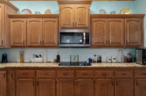 Kitchen - 5544 N Willow Rd, Ozark, MO 65721 photo 3 of 5