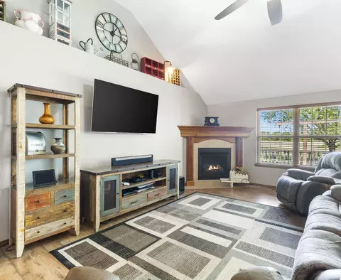 875 W Cambridge Ave, Nixa, MO 65714 photo 3