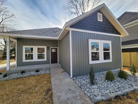 920 W State St, Springfield, MO 65806