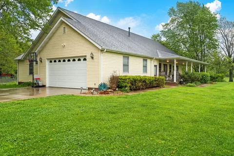 1203 E Laverne Ter, Springfield, MO 65803 photo 2