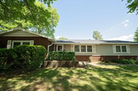1919 E Shamrock Cir, Springfield, MO 65804