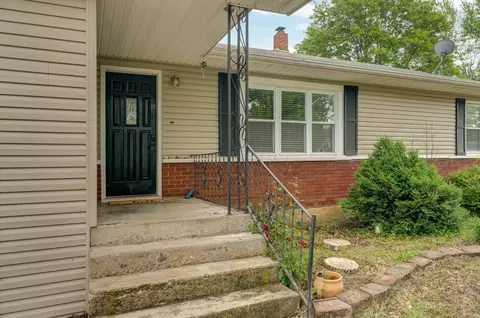 630 N Pine St, Marshfield, MO 65706 photo 2