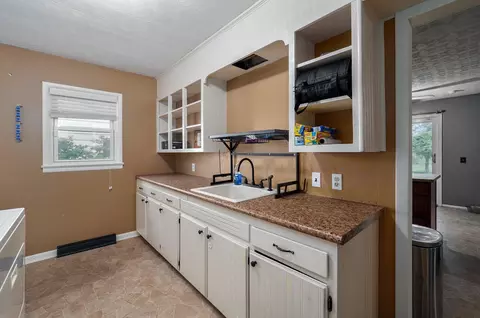 630 N Pine St, Marshfield, MO 65706 photo 6