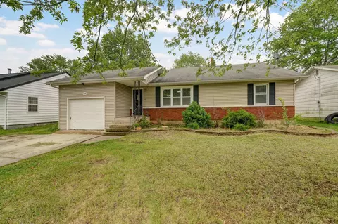 630 N Pine St, Marshfield, MO 65706 photo 1