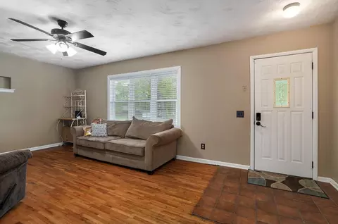630 N Pine St, Marshfield, MO 65706 photo 4