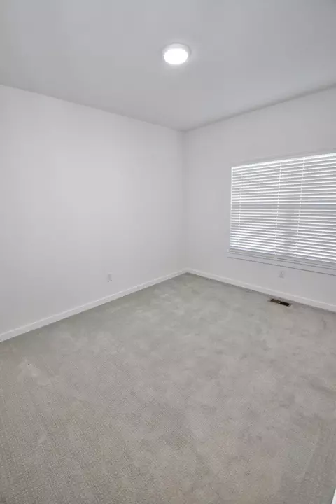 Bedroom - 1505 N Thornhill Dr, Springfield, MO 65802 photo 3 of 5