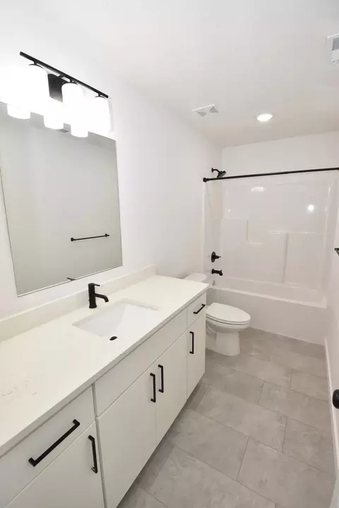 Bath - 1505 N Thornhill Dr, Springfield, MO 65802 photo 7 of 7