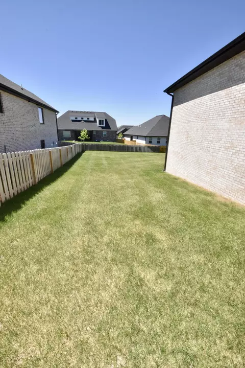 Exterior - 1505 N Thornhill Dr, Springfield, MO 65802 photo 10 of 13