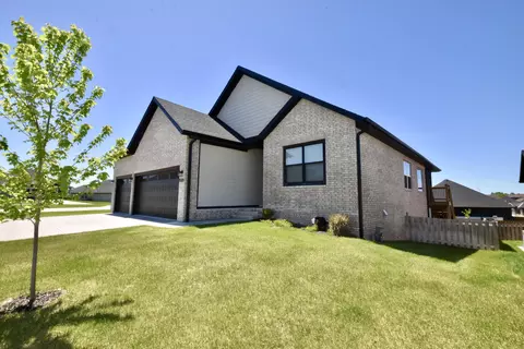 Exterior - 1505 N Thornhill Dr, Springfield, MO 65802 photo 2 of 13