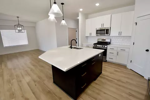 Kitchen - 1505 N Thornhill Dr, Springfield, MO 65802 photo 4 of 6
