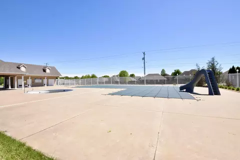 Exterior - 1505 N Thornhill Dr, Springfield, MO 65802 photo 12 of 13