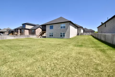 Exterior - 1505 N Thornhill Dr, Springfield, MO 65802 photo 9 of 13