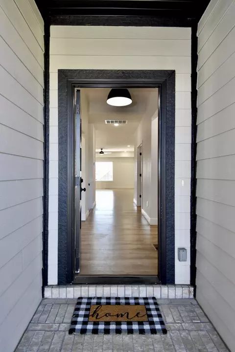 Entry Way - 1505 N Thornhill Dr, Springfield, MO 65802 photo 1 of 2