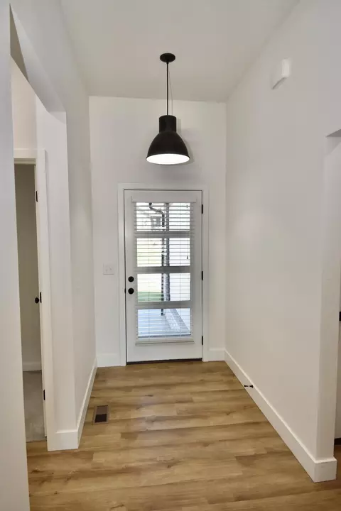 Entry Way - 1505 N Thornhill Dr, Springfield, MO 65802 photo 2 of 2