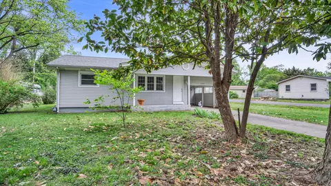 3007 W Olive St, Springfield, MO 65802 photo 2