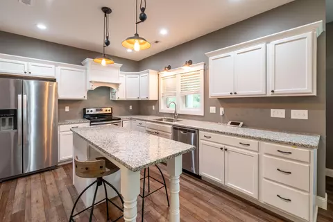 1876 N Robberson Ave, Springfield, MO 65803 photo 9