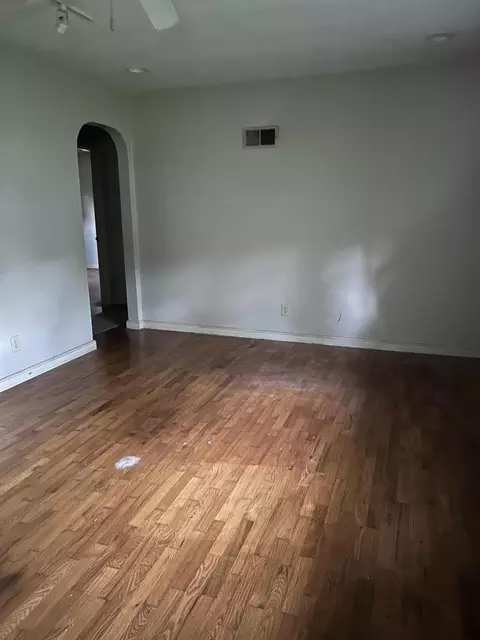 2429 E Seminole St, Springfield, MO 65804 photo 3