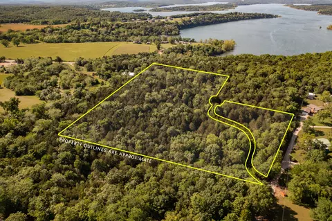 000 Ludora Dr, Lampe, MO 65681