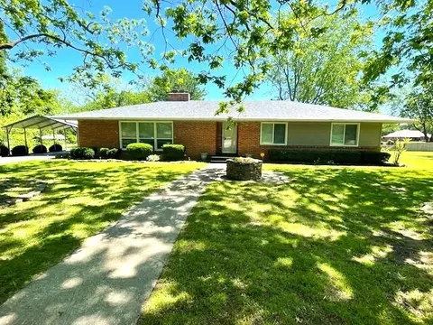 714 Lakeview Dr, Aurora, MO 65605 photo 1