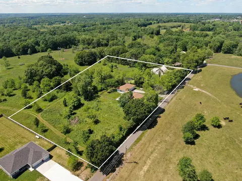 853 S Shamrock Rd, Nixa, MO 65714 photo 2