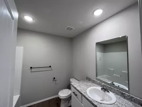 2951 N Dickerson Ave, Springfield, MO 65803 photo 5
