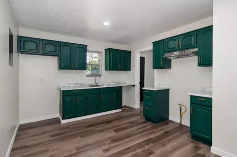 924926 N Broadway Ave, Springfield, MO 65802 photo 13