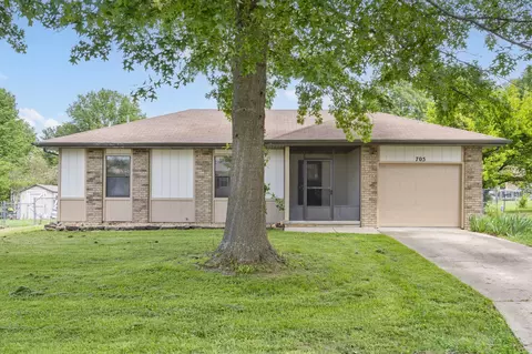 705 E Scott Wayne Dr, Nixa, MO 65714 photo 1