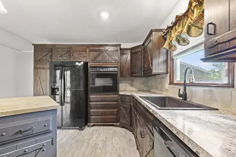 1163 S Oak Park Dr, Springfield, MO 65802 photo 9