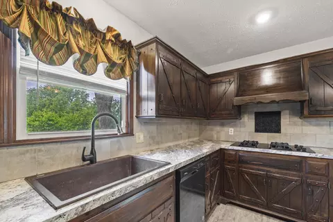 1163 S Oak Park Dr, Springfield, MO 65802 photo 8