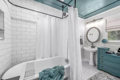 Bath - 811 W Walnut St, Springfield, MO 65806 photo 5 of 17
