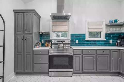 Kitchen - 811 W Walnut St, Springfield, MO 65806 photo 2 of 6