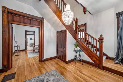 Entry Way - 811 W Walnut St, Springfield, MO 65806 photo 4 of 26